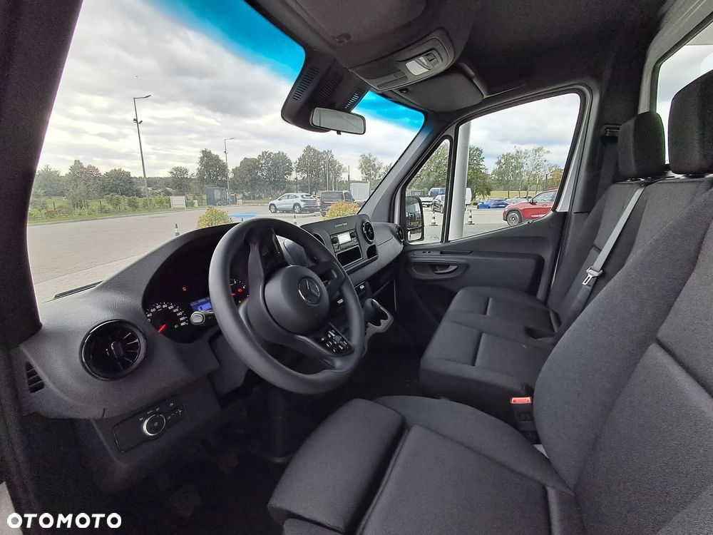 Mercedes-Benz Sprinter - 12