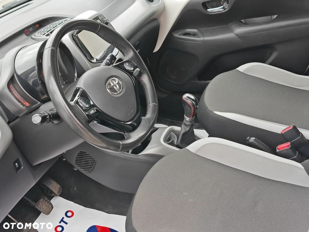 Toyota Aygo x-play touch - 23