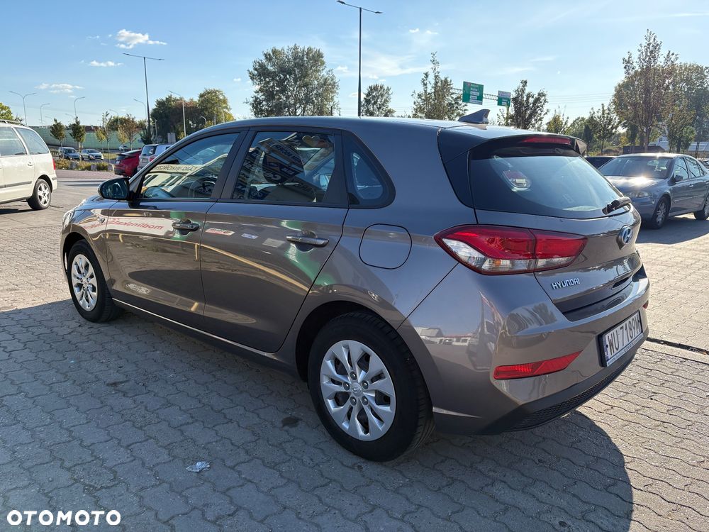 Hyundai i30 1.5 DPI Classic + - 10