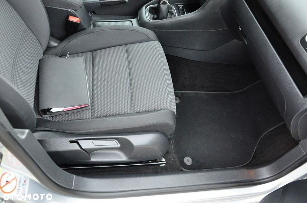 Volkswagen Golf - 28
