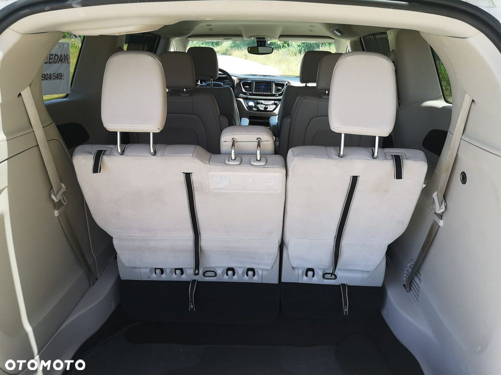 Chrysler Pacifica - 13