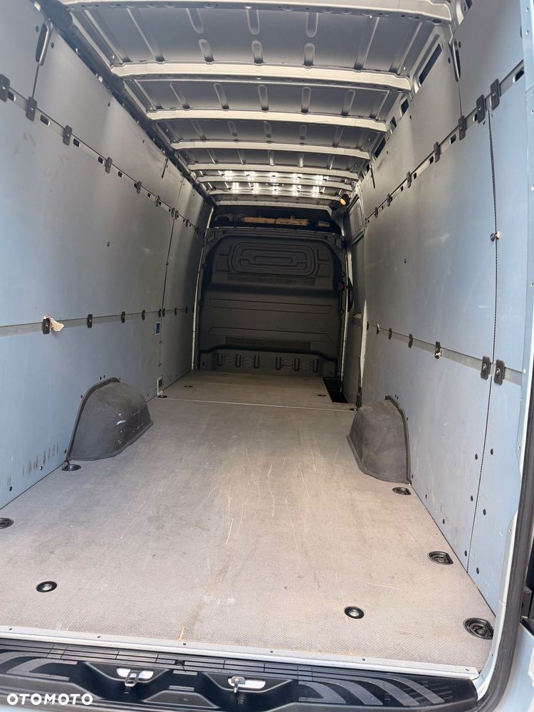 Mercedes-Benz Sprinter - 24
