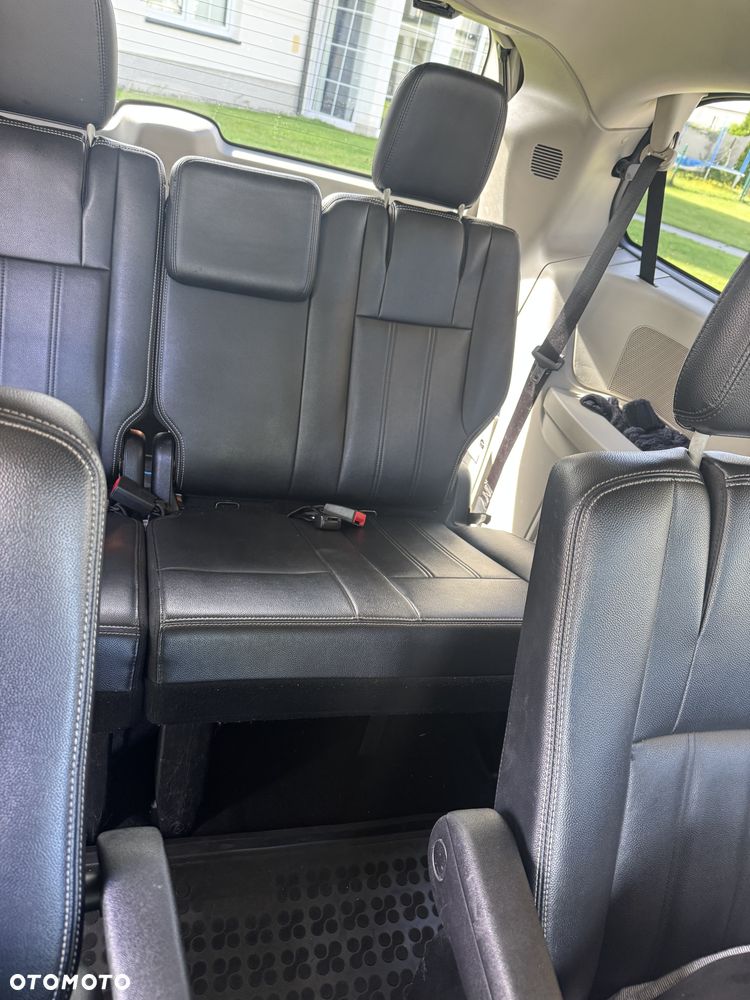 Chrysler Town & Country 3.6 Limited - 34