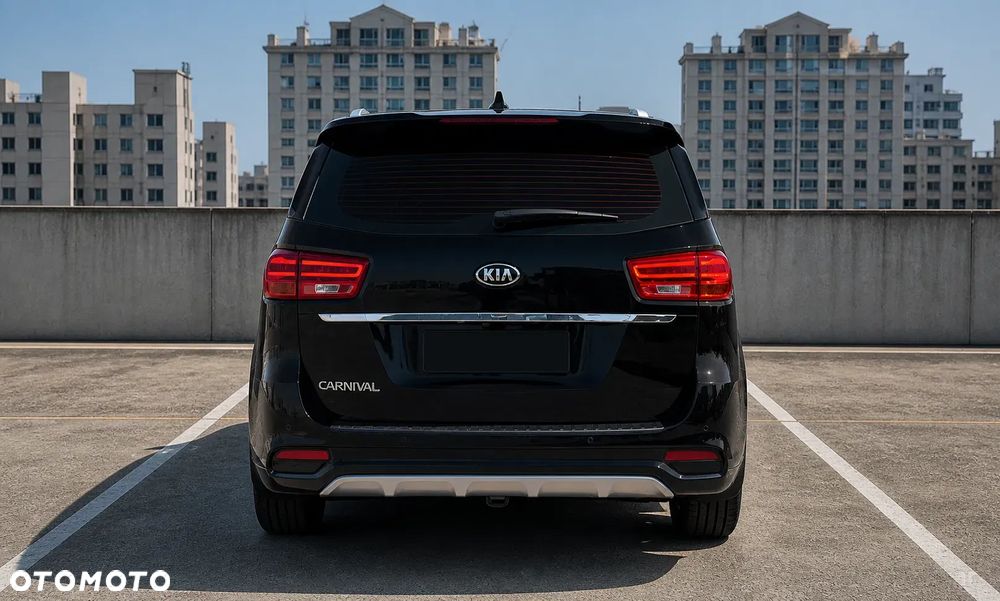 Kia Carnival - 5