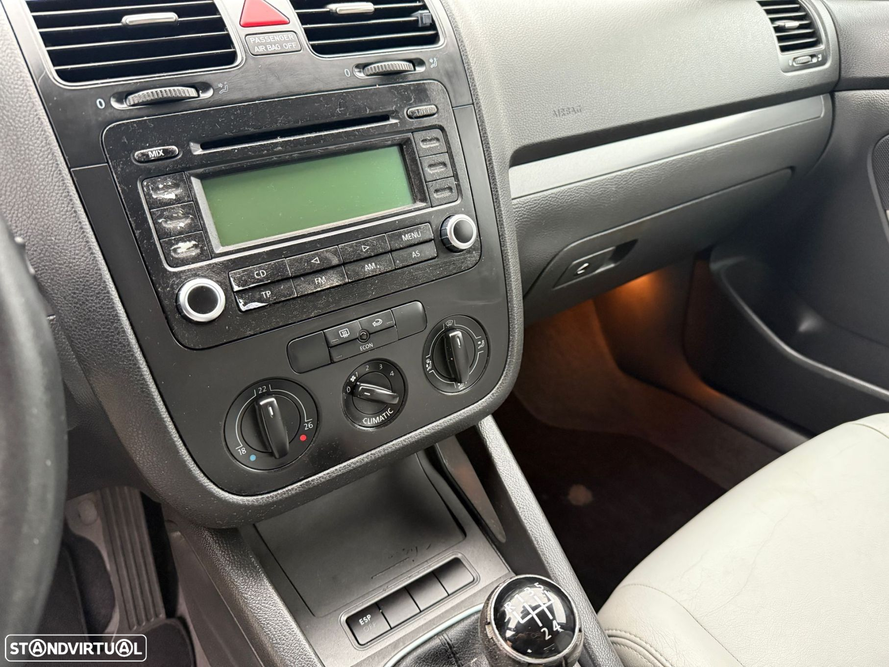 VW Jetta 1.9 TDi Confortline - 12