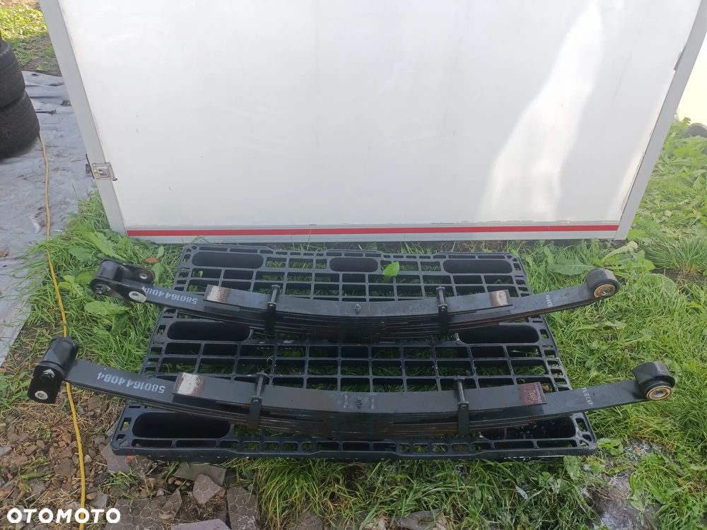 RESOR TYŁ KPL IVECO DAILY 06- - 1