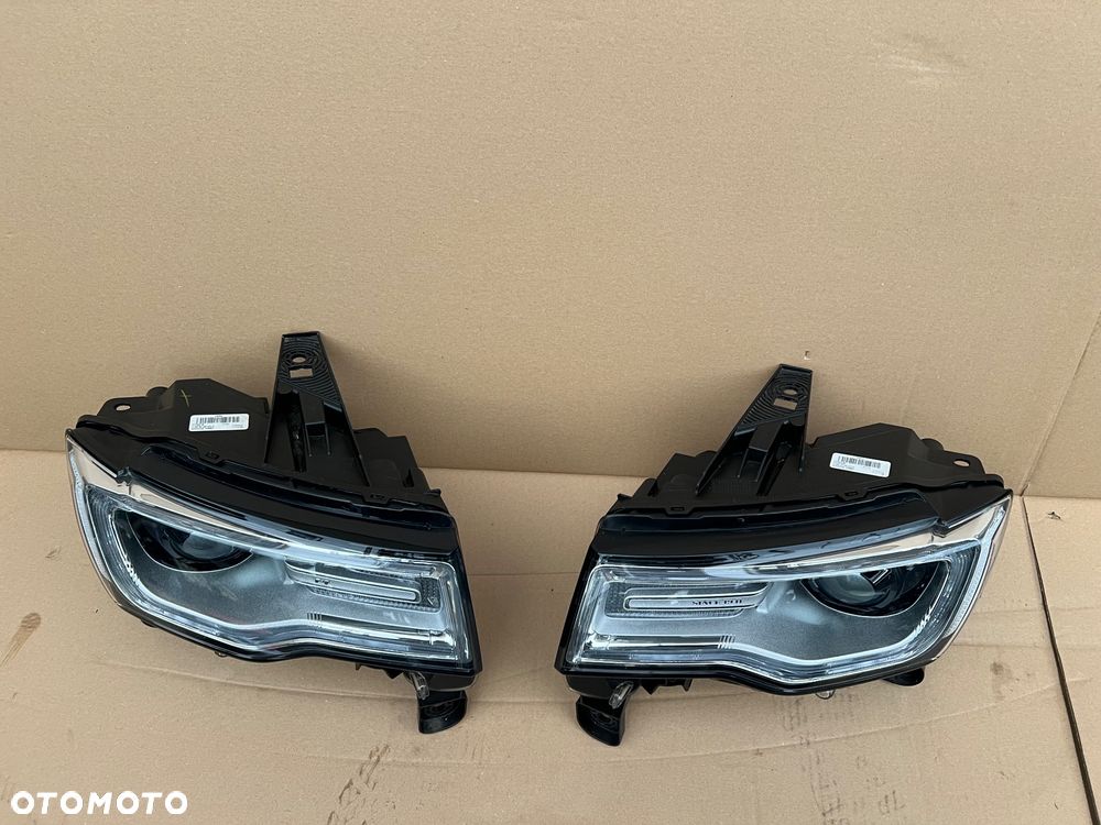 JEEP GRAND CHEROKEE WK2 LIFT LAMPY PRZÓD EUROPA - 1