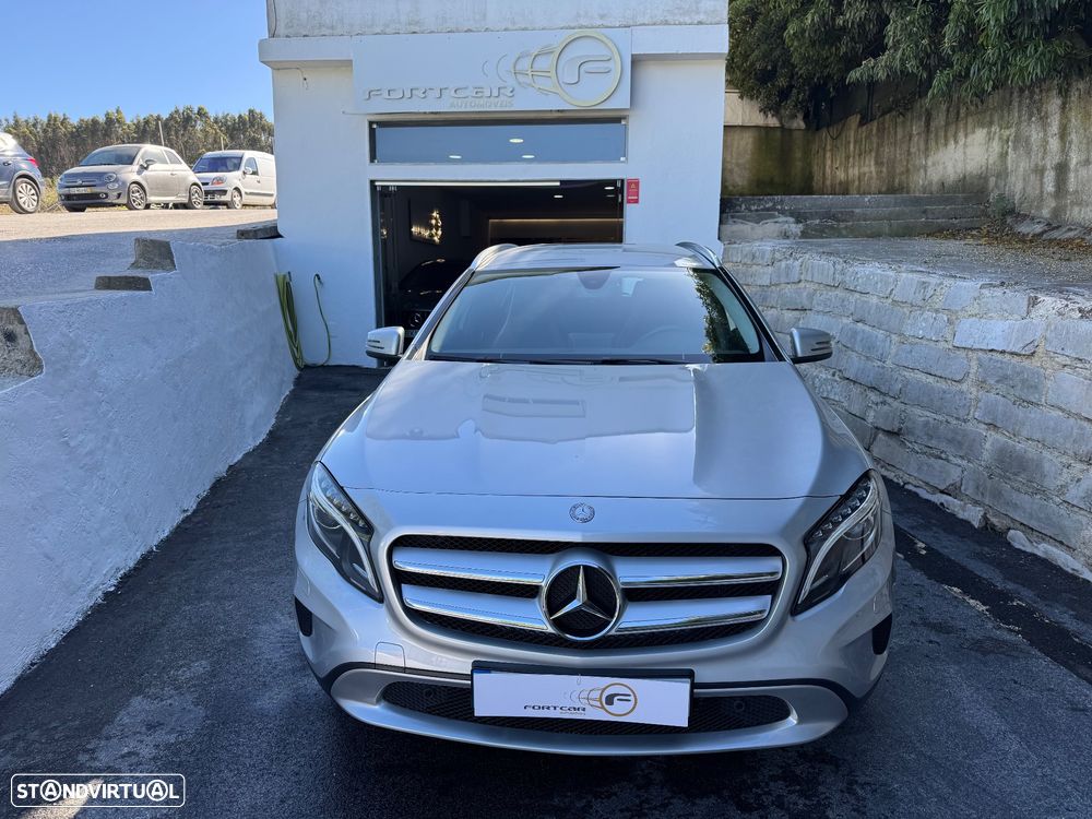 Mercedes-Benz GLA 200 Urban - 1