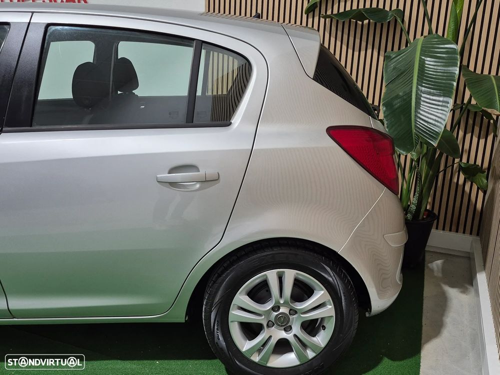 Opel Corsa 1.2 Cosmo - 3