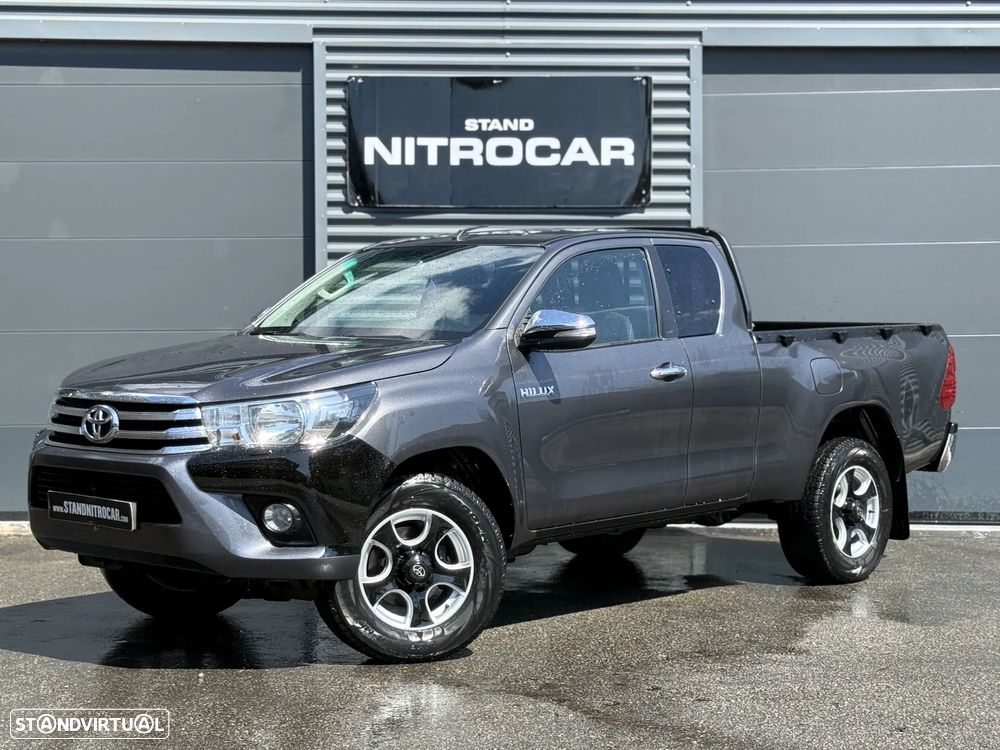 Toyota Hilux 2.4 D-4D 4WD CD Premium Edition - 2