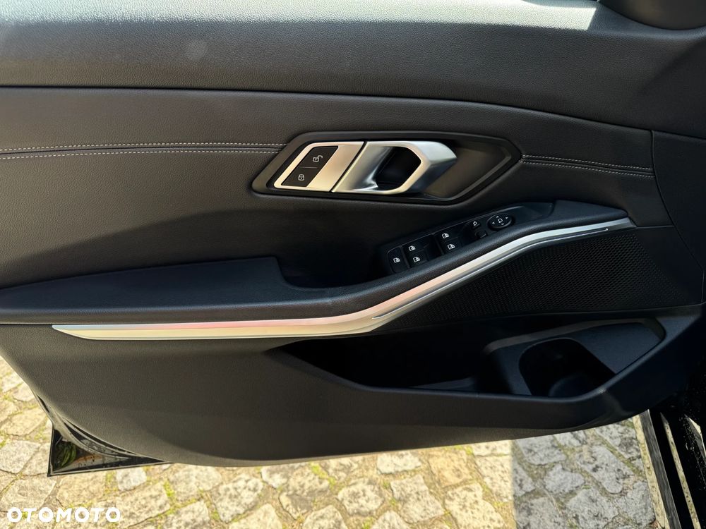 BMW Seria 3 320i xDrive Sport Line - 13