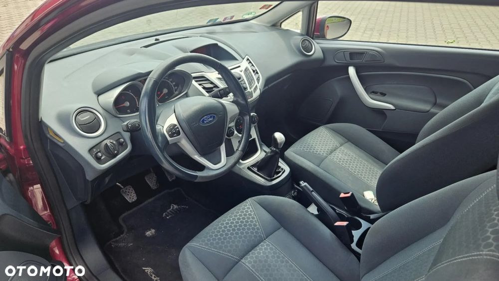 Ford Fiesta 1.6 TDCi DPF Ghia - 6