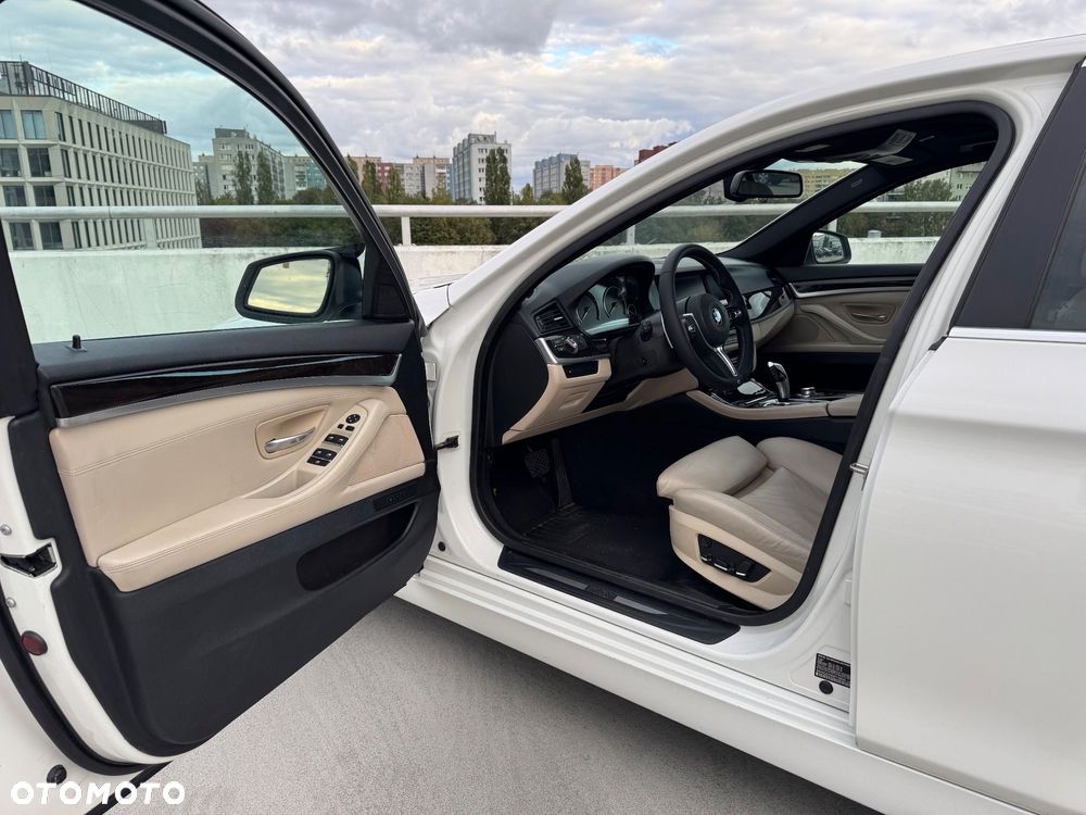 BMW Seria 5 528i - 10