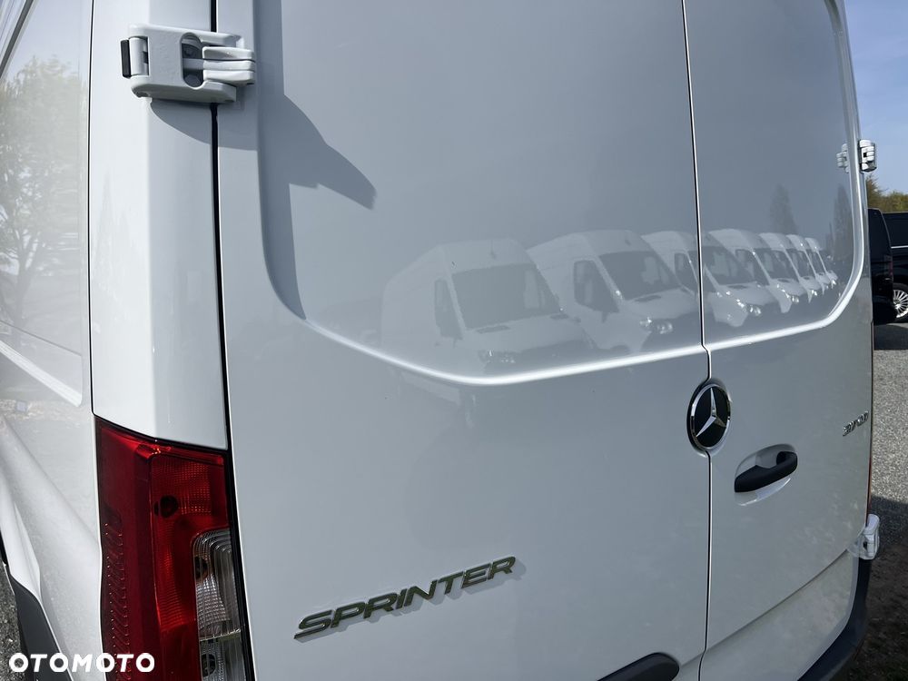Mercedes-Benz Sprinter - 14