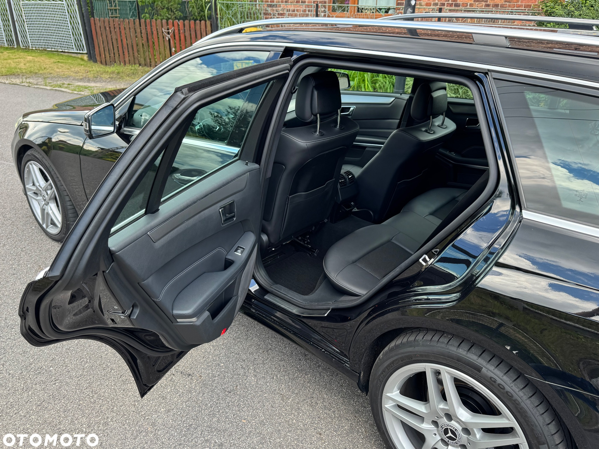 Mercedes-Benz Klasa E 350 d 4Matic T 9G-TRONIC Avantgarde - 17