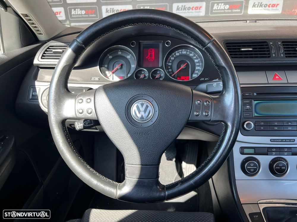 VW Passat 2.0 TDI Highline - 16
