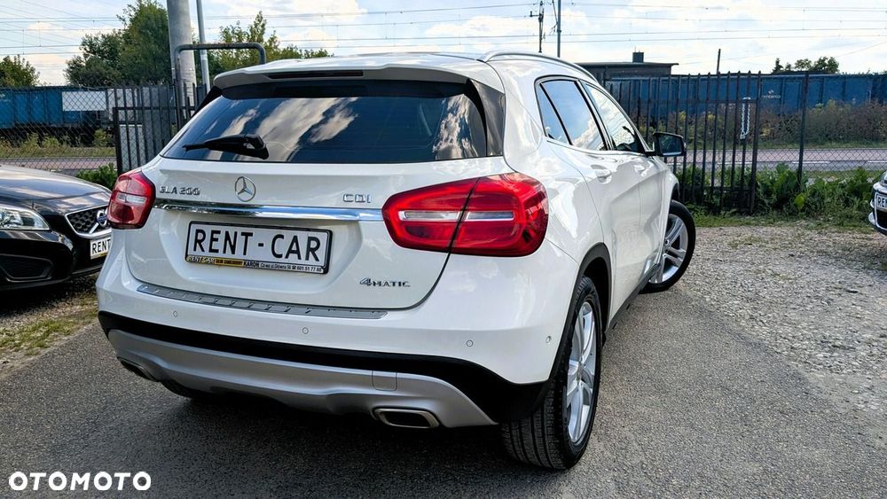 Mercedes-Benz GLA 200 d 4-Matic - 14