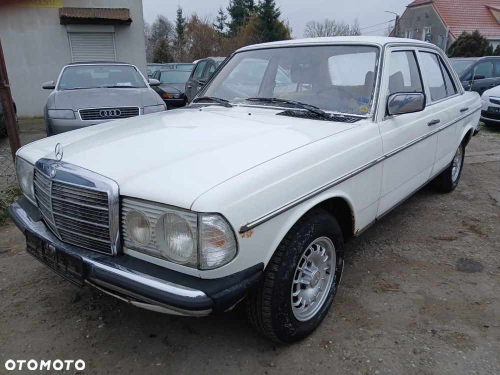 Mercedes-Benz W123 - 1