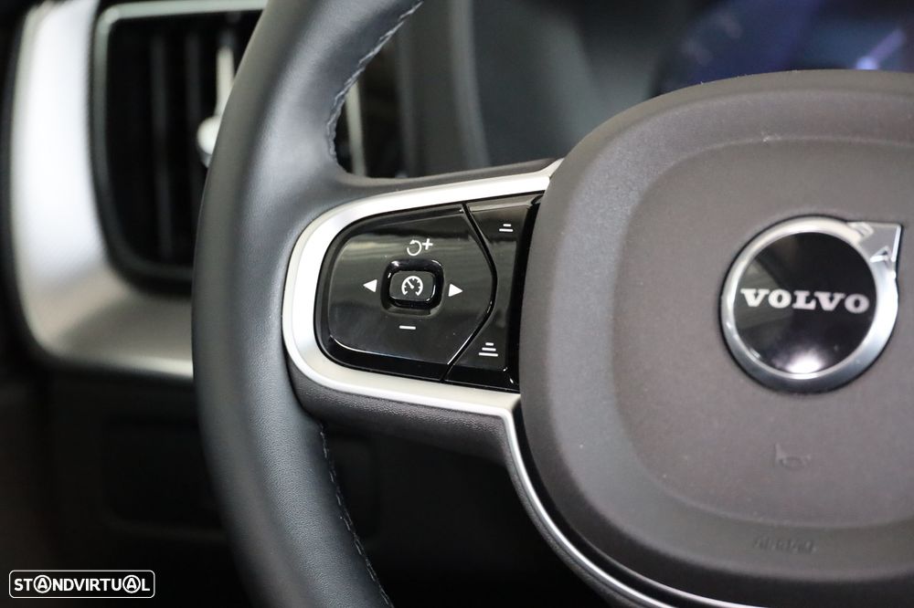 Volvo XC 60 2.0 T6 PHEV Core AWD - 30