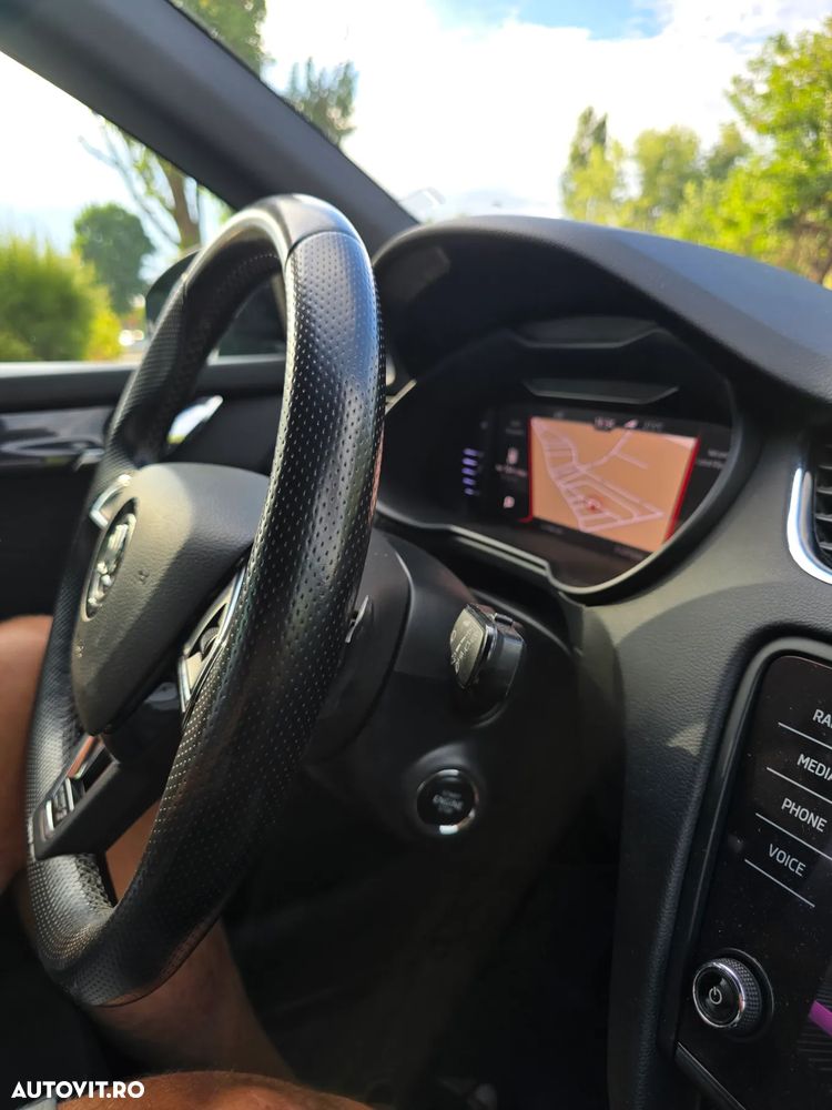 Skoda Octavia Combi Diesel 2.0 TDI DSG RS - 9