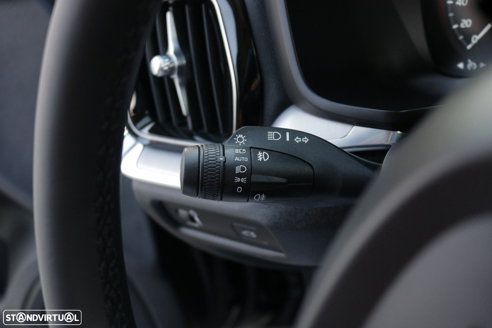 Volvo V60 2.0 D3 Momentum Core - 34