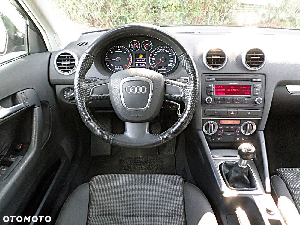 Audi A3 Sportback 2.0 TDI DPF Ambiente - 8