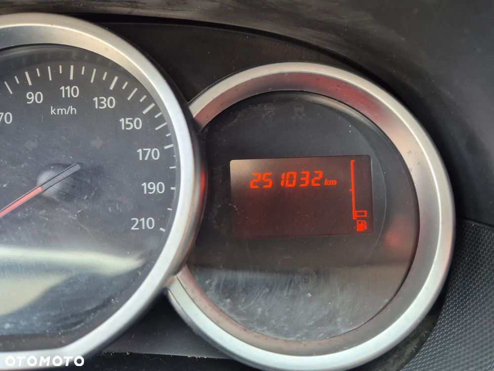 Dacia Duster 1.6 SCe Laureate S&S - 4