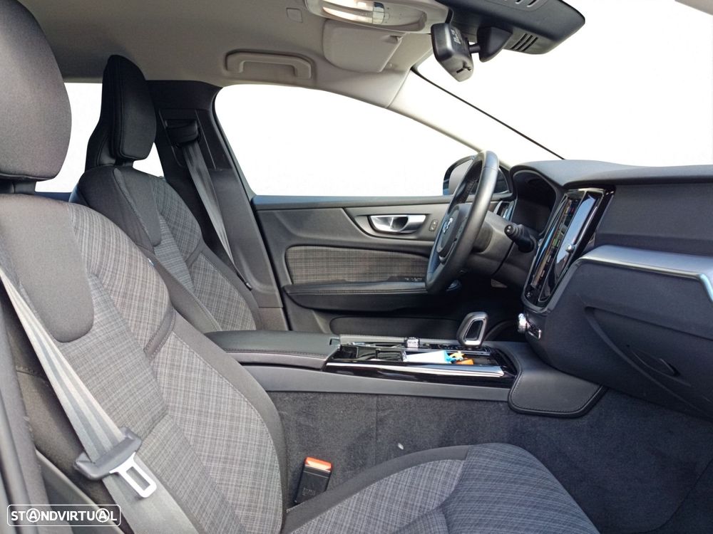 Volvo V60 2.0 T6 AWD TE Essential - 35