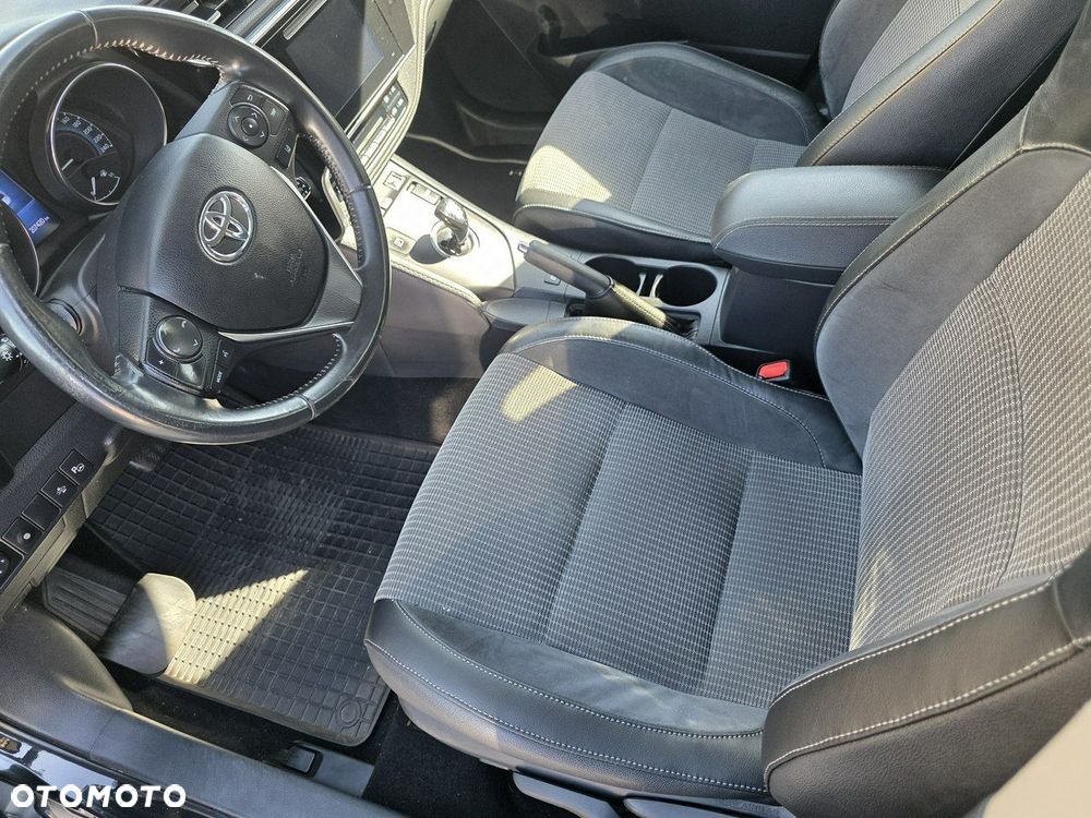 Toyota Auris Hybrid 135 Prestige - 11
