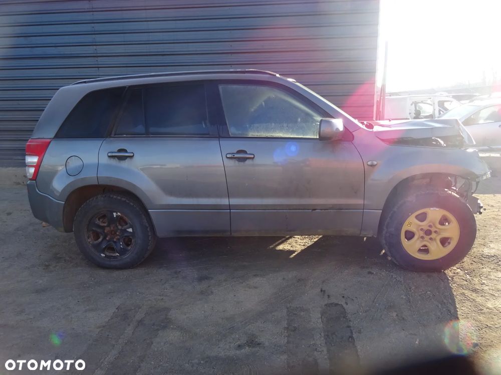 Suzuki Grand Vitara II (ZDL) drzwi zderzak klapa błotnik lampa części - 1