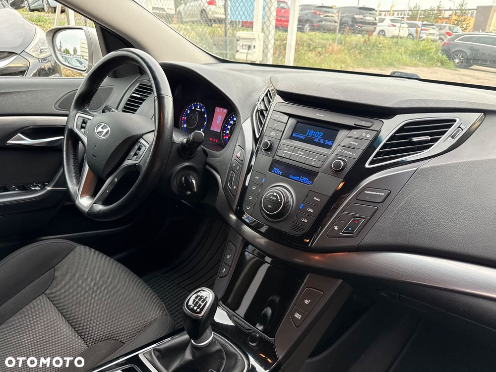 Hyundai i40 Kombi blue 1.6 Trend - 22