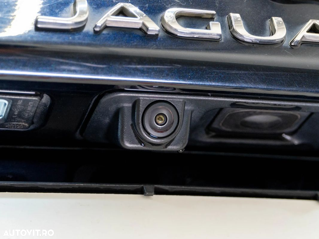 Jaguar XE - 6