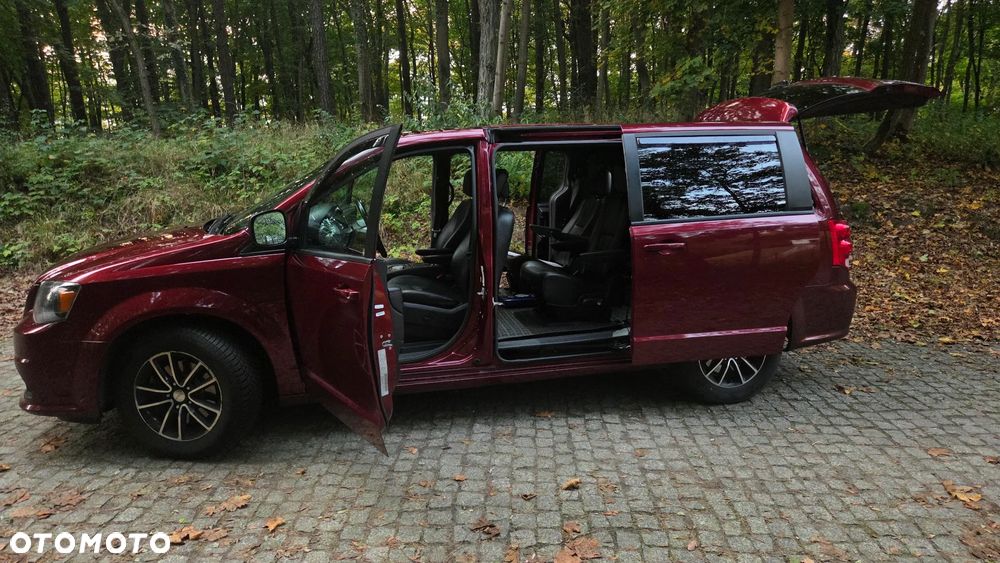 Dodge Grand Caravan - 12