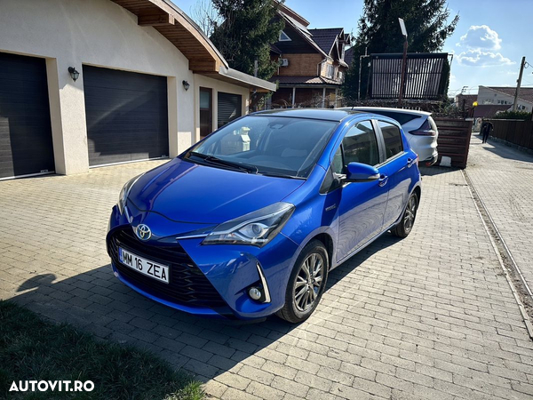 Toyota Yaris 1.5 VVT-i HSD Bi-Tone B&B (Albastru&Negru)