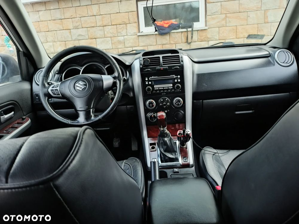 Suzuki Grand Vitara 2.0 De luxe - 11