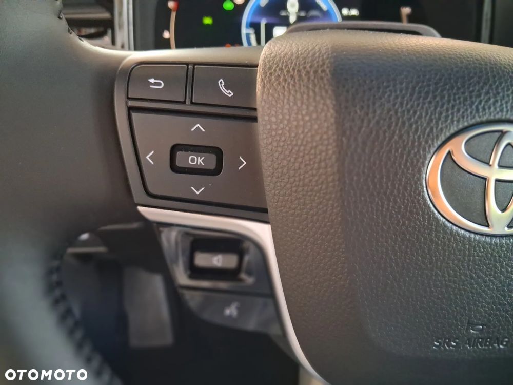 Toyota Camry - 17
