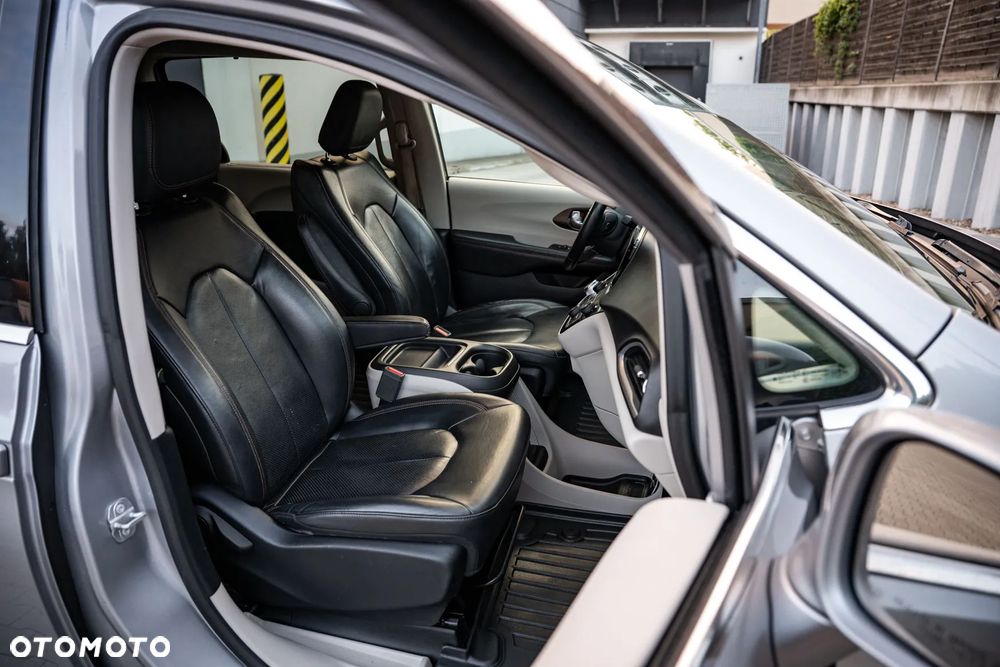 Chrysler Pacifica - 10