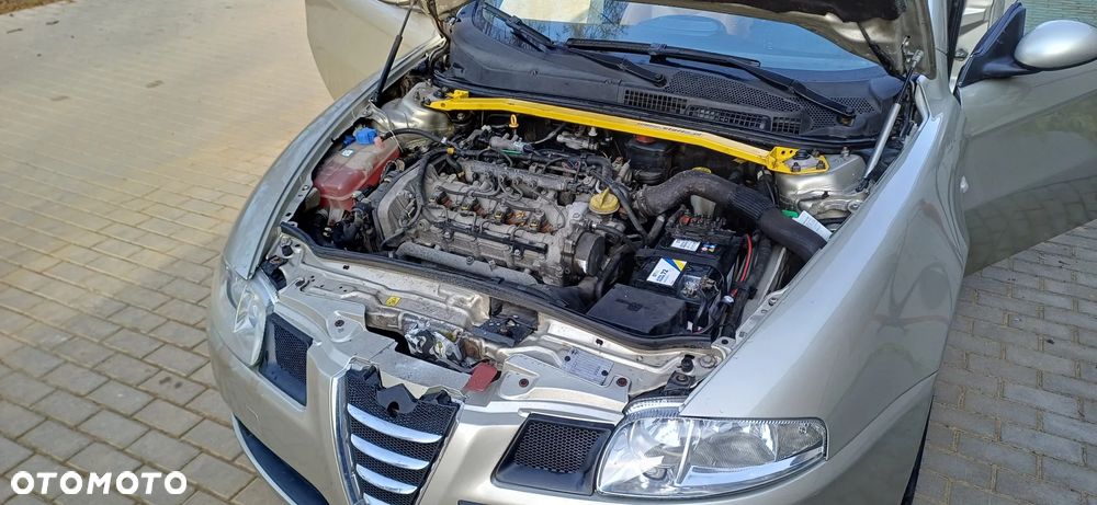 Alfa Romeo GT 1.9 JTD M-Jet Collezione - 10