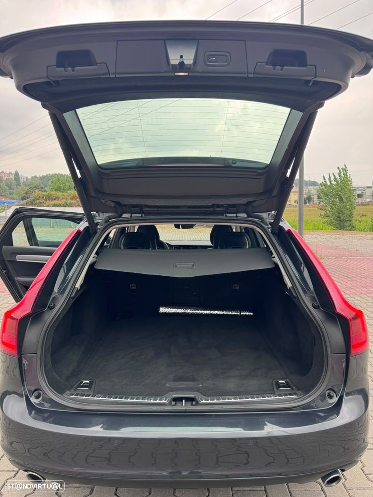 Volvo V90 2.0 D4 Momentum Geartronic - 4