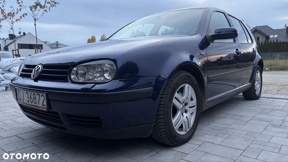 Volkswagen Golf - 1