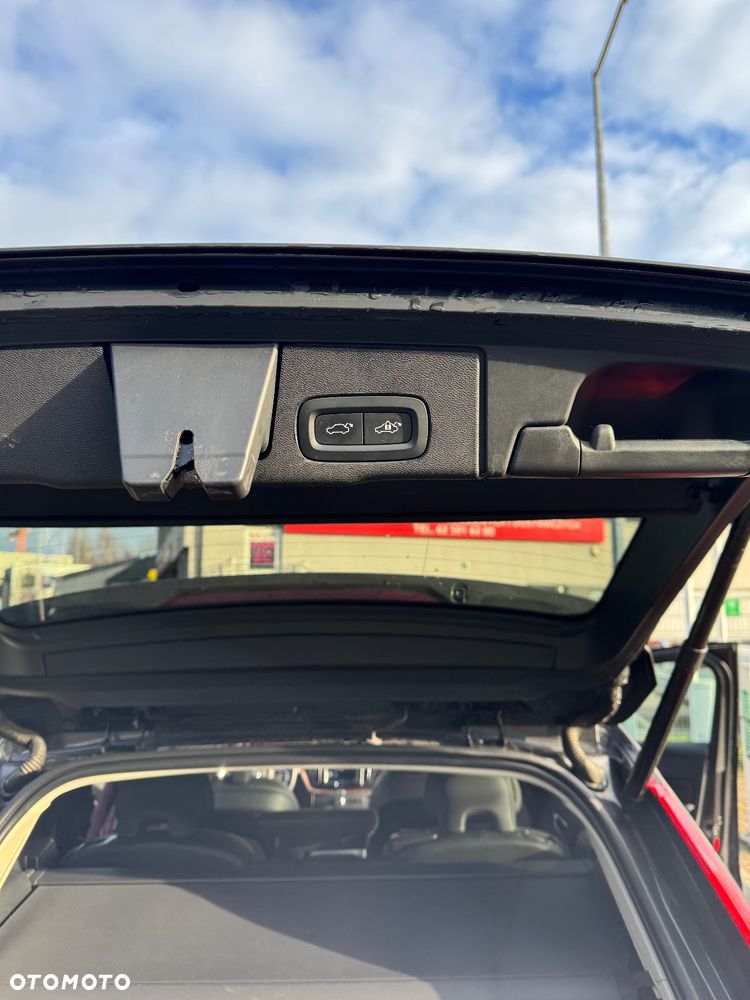 Volvo XC 60 B4 B Plus Dark - 17