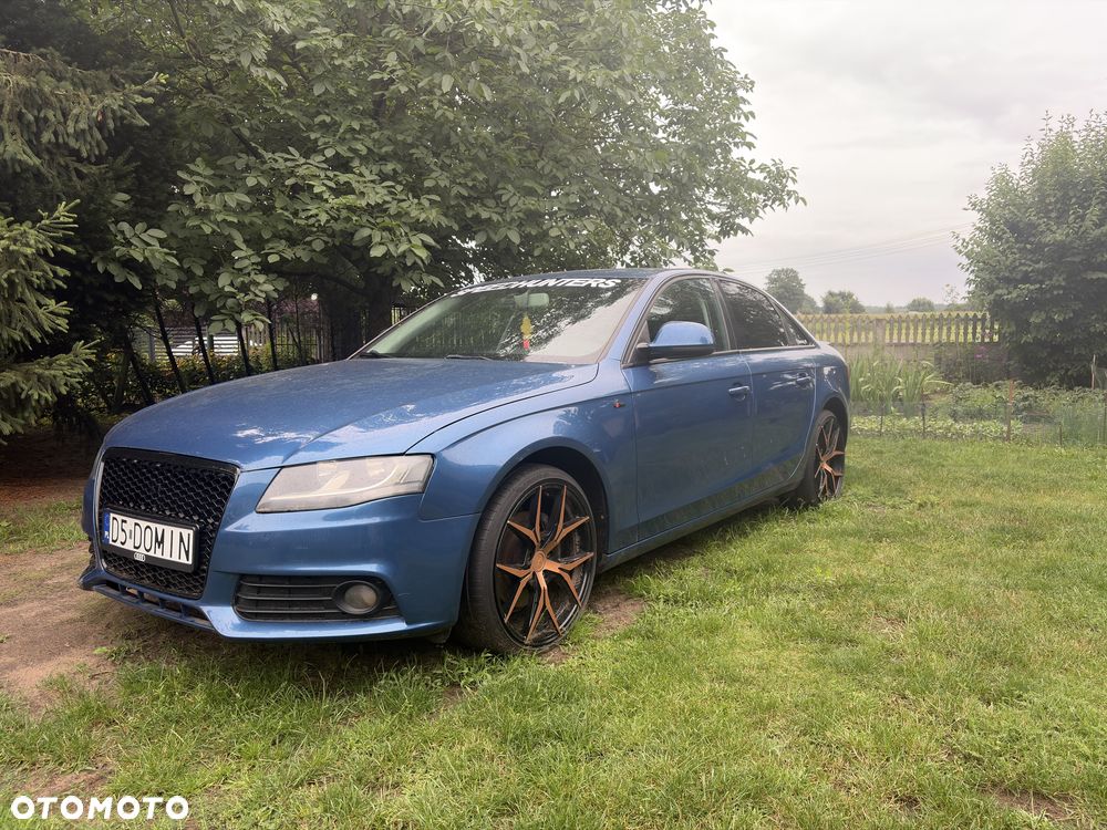 Audi A4 Limousine - 1