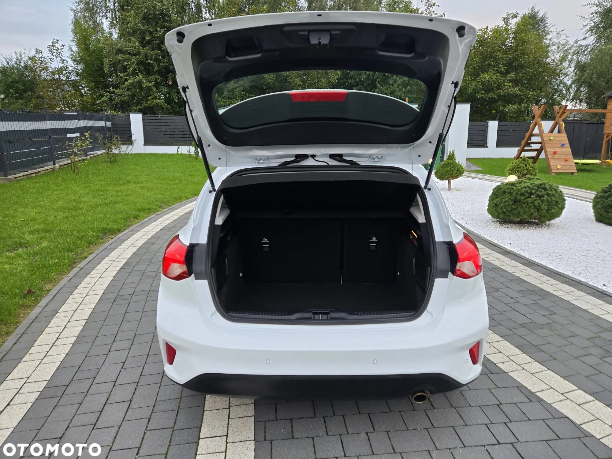 Ford Focus 1.0 EcoBoost Hybrid ACTIVE X - 4