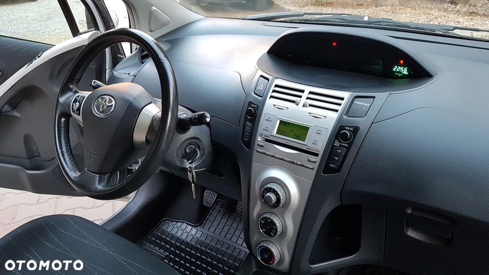 Toyota Yaris 1.3 Luna Premium - 7