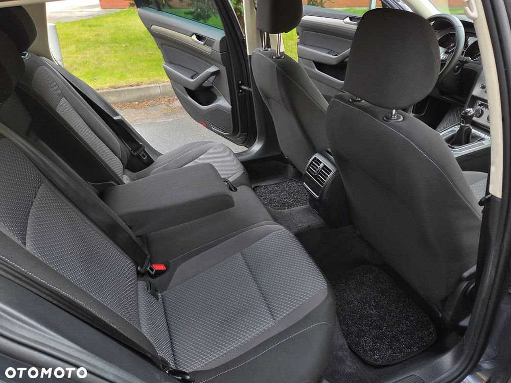 Volkswagen Passat 2.0 TDI (BlueMotion Technology) Trendline - 28