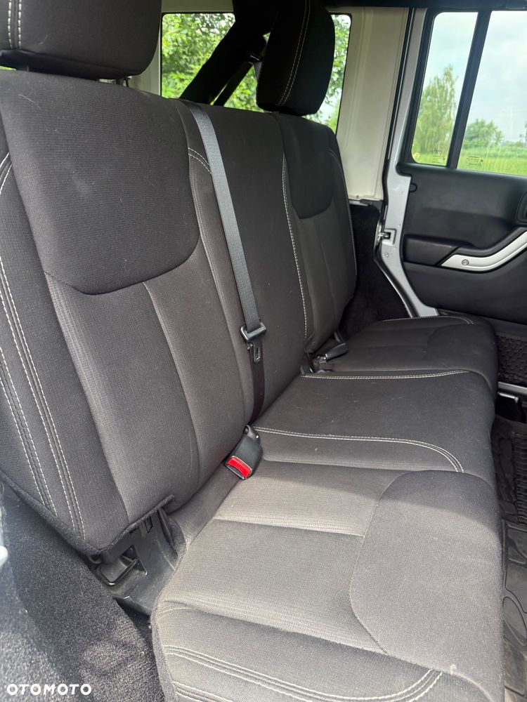 Jeep Wrangler 3.6 Unlim Sahara - 28