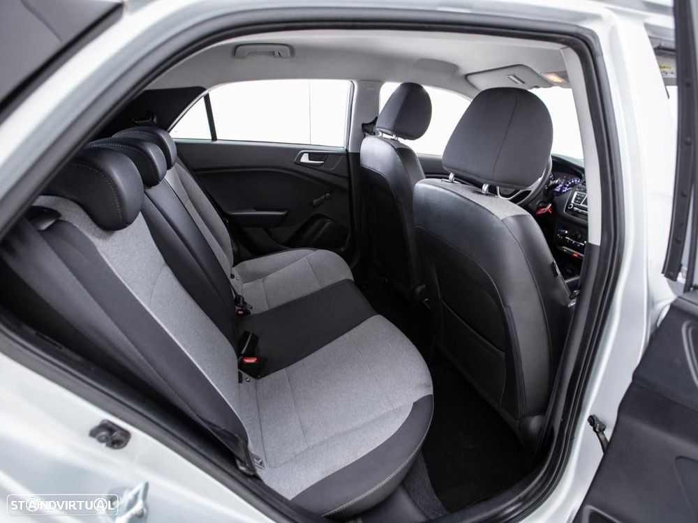 Hyundai i20 - 11