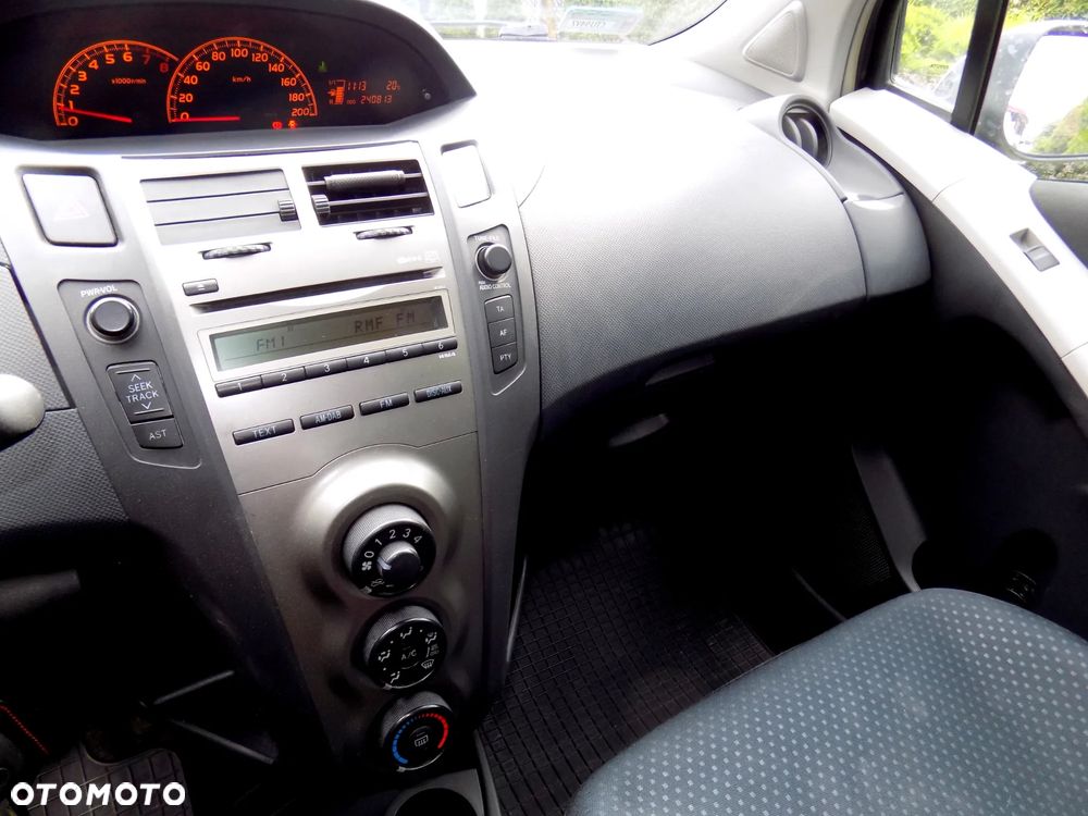 Toyota Yaris 1.33 Sol - 17