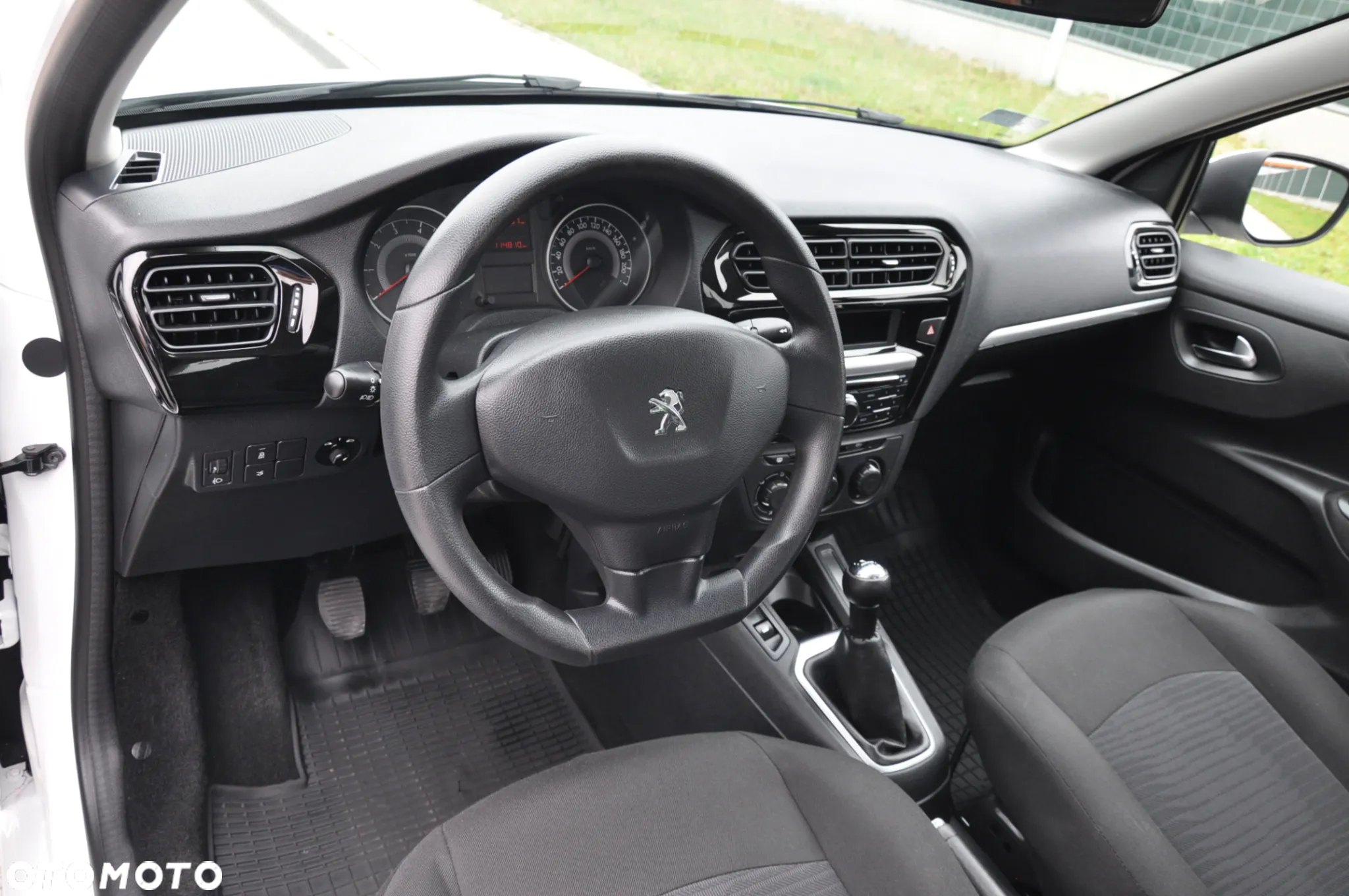 Peugeot 301 1.2 Pure Tech Access - 5