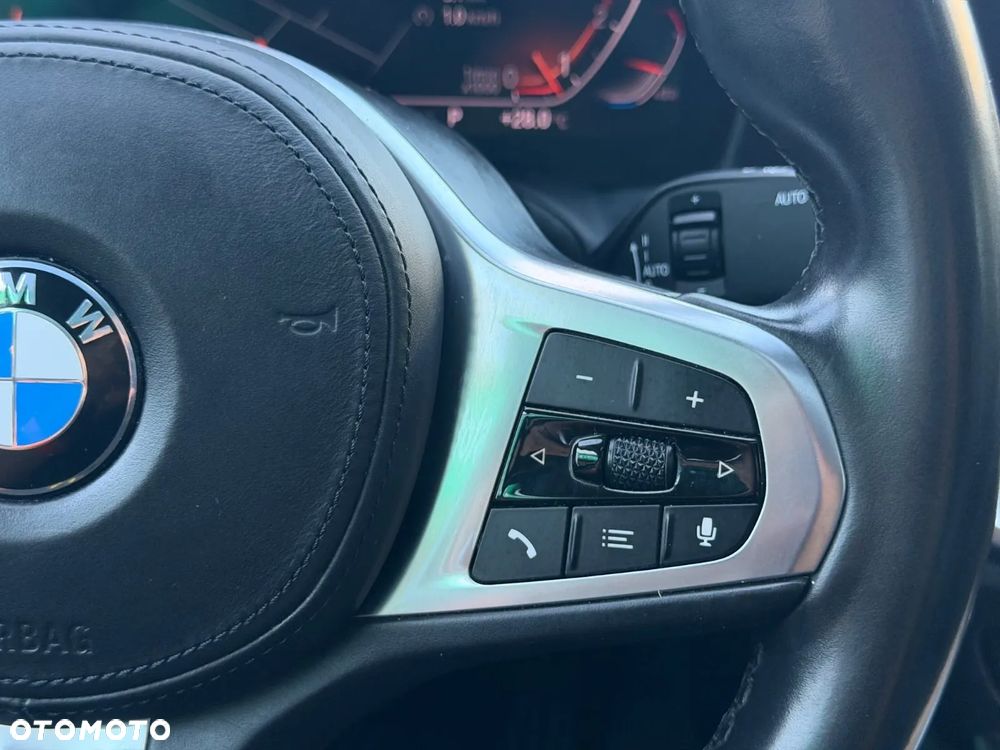 BMW Seria 3 330i Sport Line - 18